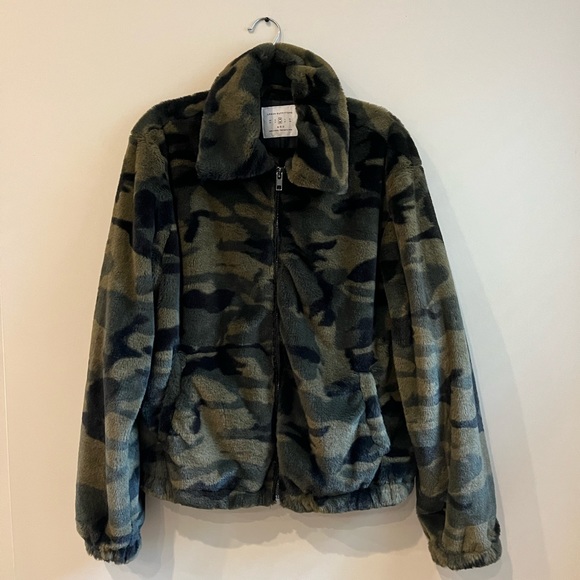 Urban Outfitters camo jacket - Picture 4 of 5